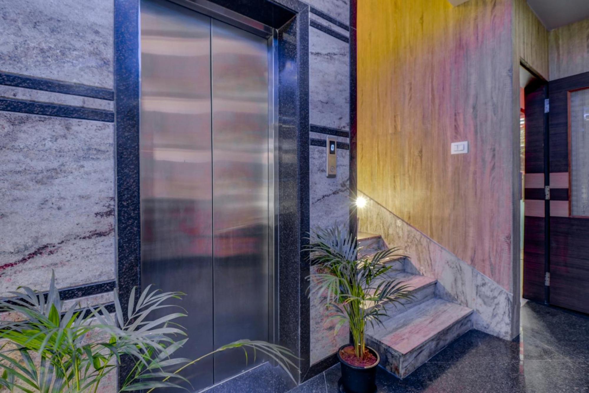 Hotel Collection O Karthika Residency Bangalore Exterior foto